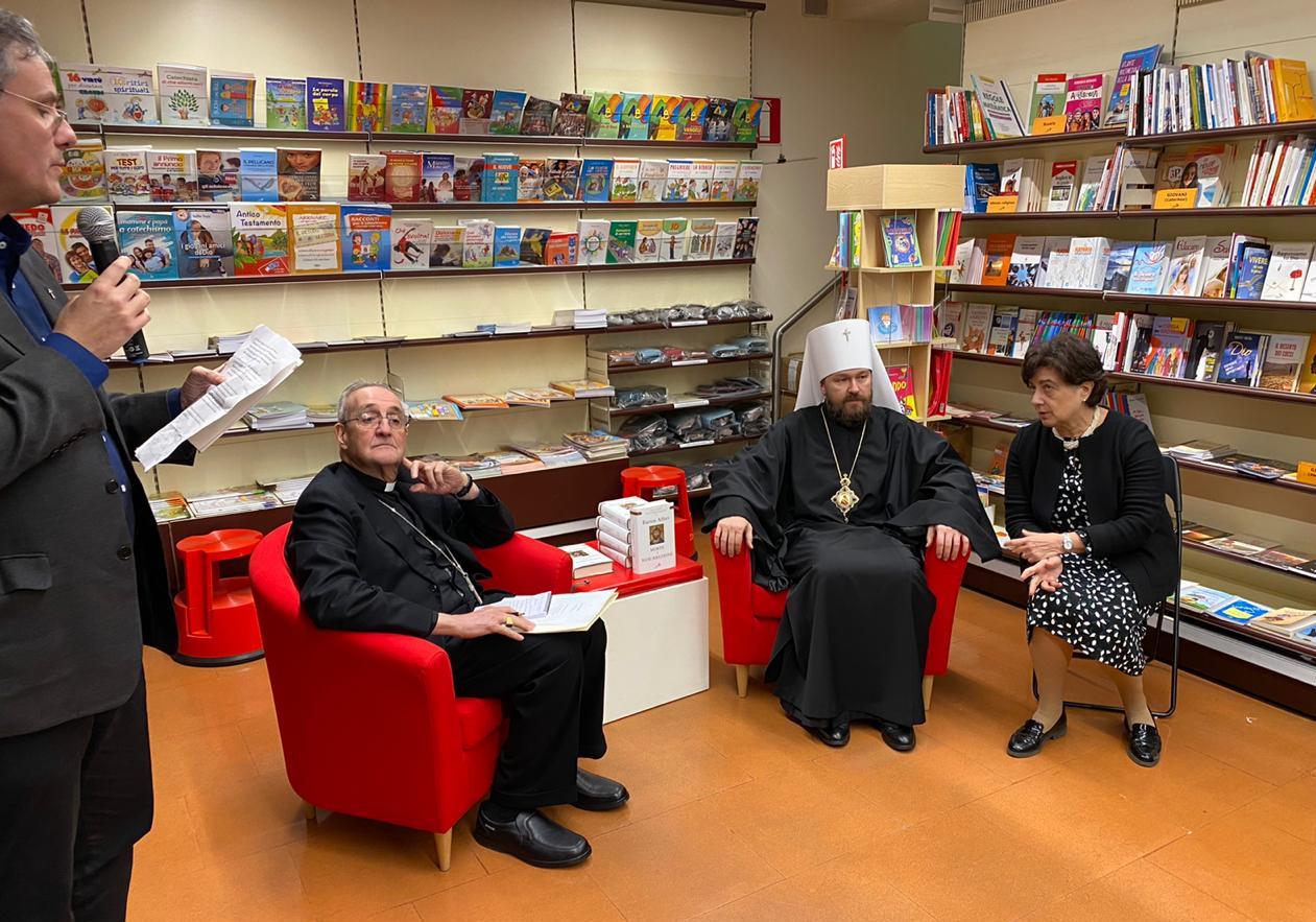 Презентация книг серии Иисус Христос в  Риме в книжном магазине Libreria Romani 